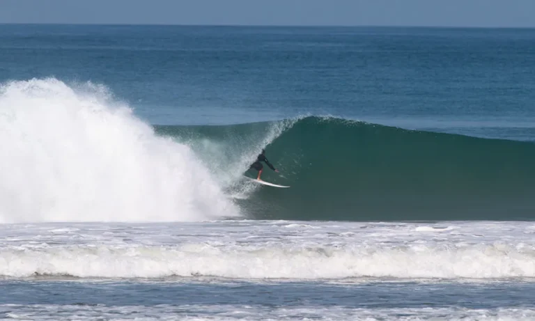 ecuador surf left beachbreak manta