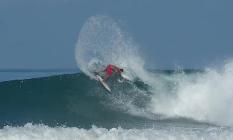 ecuador surfing trip right point