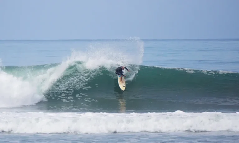 surfing ecuador manta ayampe montanita salinas